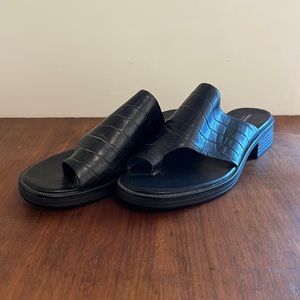 Black Vagabond Sandals
